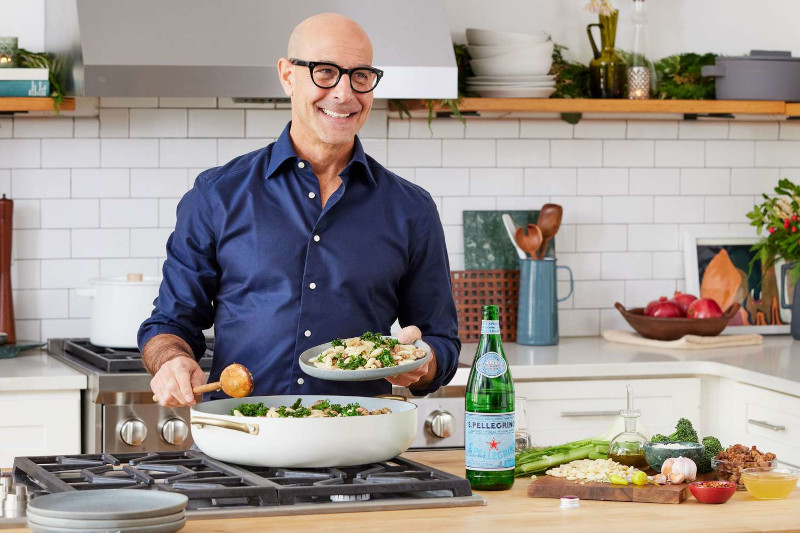 Stanley Tucci in un programma televisivo dedicato alla cucina italiana